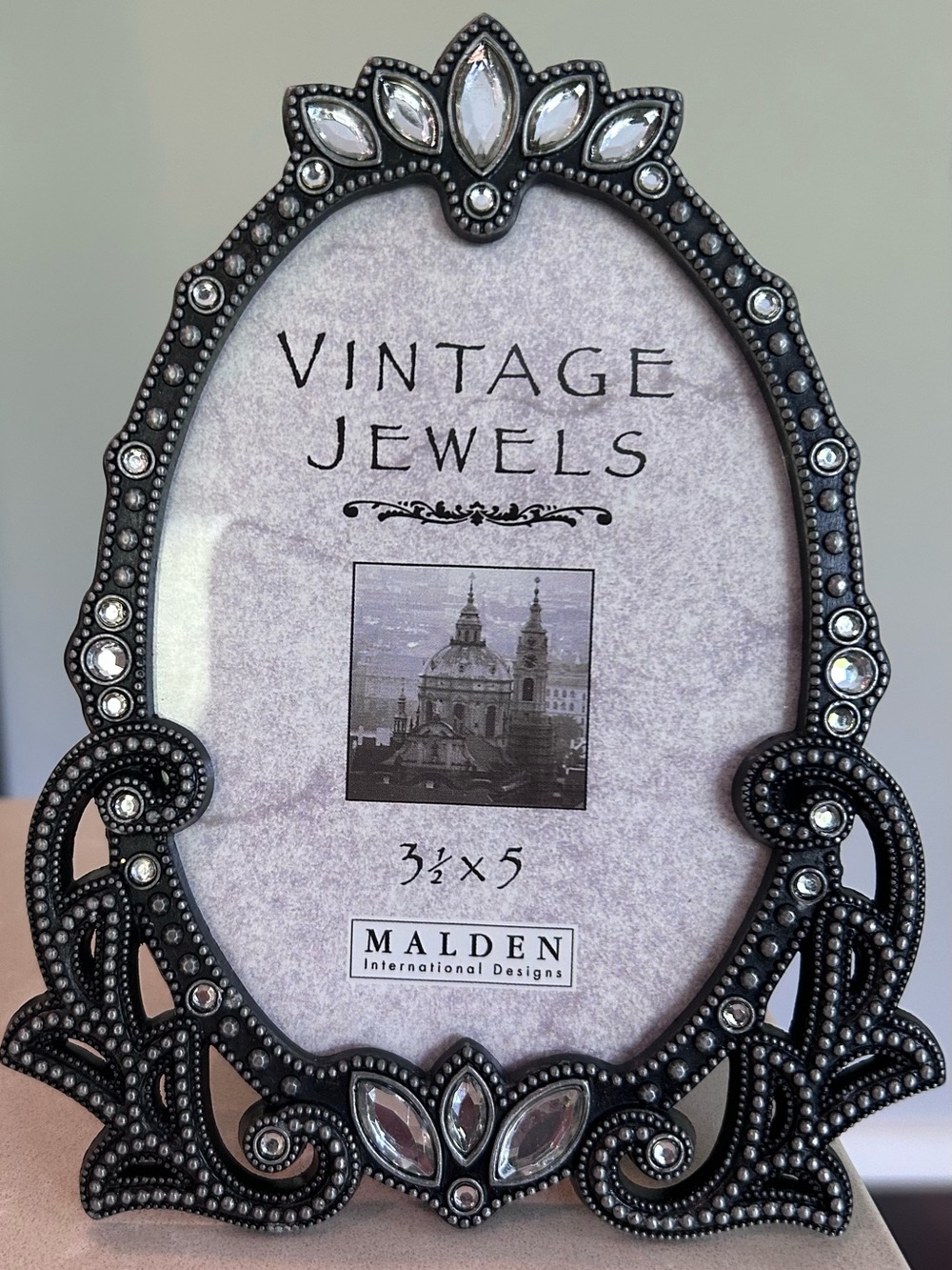 New Vintage Jewels elegant oval embellished picture frame for 3-1/2” x 5” photo